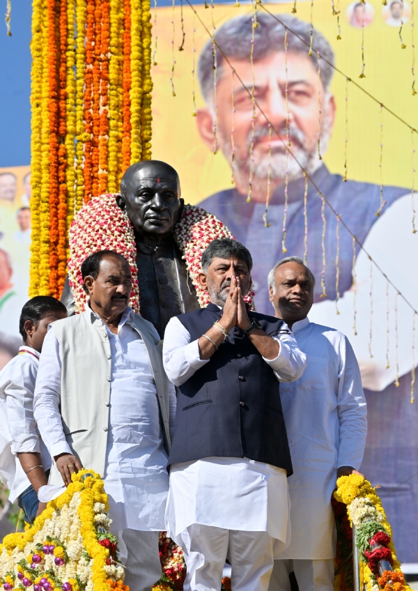 ಸರ್ದಾರ್ ಪಟೇಲ್ ಪ್ರತಿಮೆಗೆ ಮುಖ್ಯಮಂತ್ರಿ ಮಾಲಾರ್ಪಣೆ