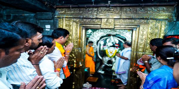 ಮೋದಿ ಜನ್ಮದಿನ: ಹುಚ್ಚರಾಯಸ್ವಾಮಿ ದೇವಸ್ಥಾನದಲ್ಲಿ ವಿಜಯೇಂದ್ರ ವಿಶೇಷ ಪೂಜೆ