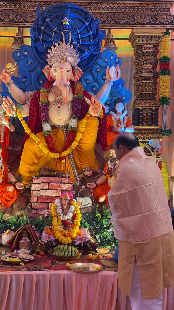 ಬೊಮ್ಮಾಯಿ ಬೊಮ್ಮಾಯಿ