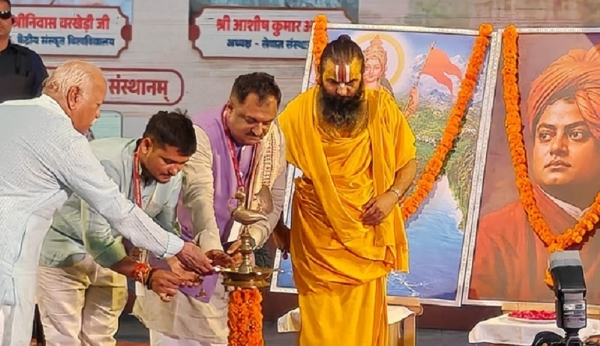उज्जैन में युवा धर्म संसद 2026 का शुभारंभ करते हुए मोहन भागवत उज्जैन में युवा धर्म संसद 2026 का शुभारंभ करते हुए मोहन भागवत