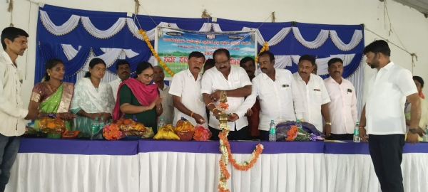 ಕೋಲಾರ ತಾಲ್ಲೂಕಿನ ಅರಾಭಿಕೊತ್ತನೂರು ಗ್ರಾಮದ ವಿವಿಧೋದ್ದೇಶ ಪ್ರಾಥಮಿಕ ಕೃಷಿ ಗ್ರಾಮೀಣ ಸಹಕಾರ ಸಂಘ ಮೊದಲ ಸರ್ವಸದಸ್ಯರ ಸಭೆ ನಡೆಯಿತು. ಕೋಲಾರ ತಾಲ್ಲೂಕಿನ ಅರಾಭಿಕೊತ್ತನೂರು ಗ್ರಾಮದ ವಿವಿಧೋದ್ದೇಶ ಪ್ರಾಥಮಿಕ ಕೃಷಿ ಗ್ರಾಮೀಣ ಸಹಕಾರ ಸಂಘ ಮೊದಲ ಸರ್ವಸದಸ್ಯರ ಸಭೆ ನಡೆಯಿತು.