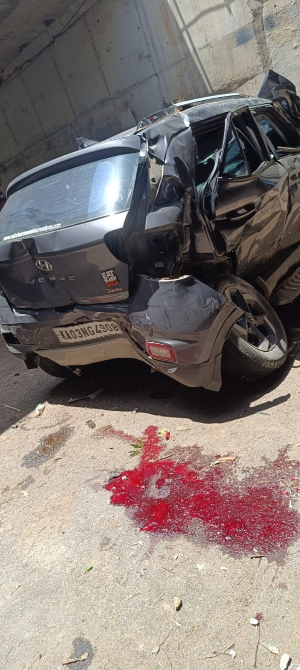 Mandya-Expressway-Flyover-Car-Accident-Woman-Seriously-Injured