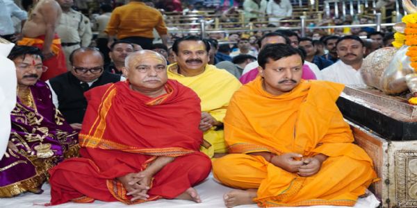 ಭಸ್ಮ ಆರತಿಯಲ್ಲಿ ಲೀನರಾದ ನಿತಿನ್ ನವೀನ್; ದೇಶದ ಸುಖ-ಸಮೃದ್ಧಿಗಾಗಿ ಮಹಾಕಾಲನಲ್ಲಿ ಪ್ರಾರ್ಥನೆ