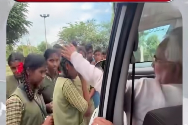 ವಿದ್ಯಾರ್ಥಿನಿ