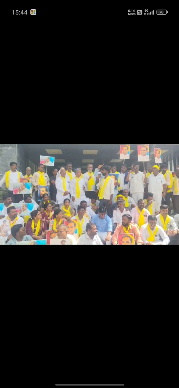 Siddaramaiah-Statue-Removal-Sparks-Protest-in-Kalaburagi Siddaramaiah-Statue-Removal-Sparks-Protest-in-Kalaburagi