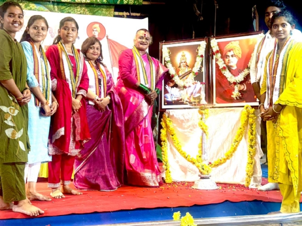 ಭಾರತದಲ್ಲಿ ಮಹಿಳೆಯರನ್ನು ನವರತ್ನಗಳಂತೆ ಕಾಣಲಾಗುತ್ತದೆ : ಪದ್ಮಶ್ರೀ ಡಾ. ಮಂಜಮ್ಮ ಜೋಗತಿ ಭಾರತದಲ್ಲಿ ಮಹಿಳೆಯರನ್ನು ನವರತ್ನಗಳಂತೆ ಕಾಣಲಾಗುತ್ತದೆ : ಪದ್ಮಶ್ರೀ ಡಾ. ಮಂಜಮ್ಮ ಜೋಗತಿ