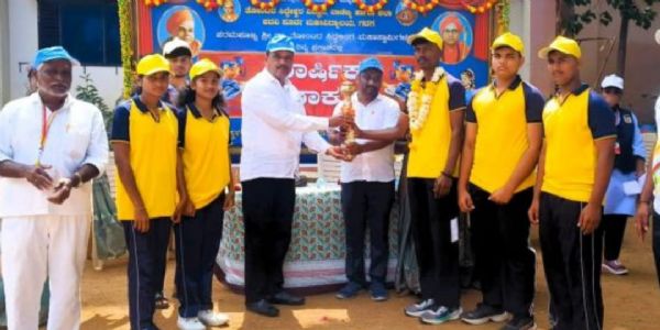 ಶಿಕ್ಷಣದ ಜತೆಗೆ ಕ್ರೀಡೆಯಲ್ಲೂ ಸಾಧನೆ ಮಾಡಿದರೆ ಉತ್ತಮ ಭವಿಷ್ಯ: ವೈ.ಎಸ್. ಹುನಗುಂದ