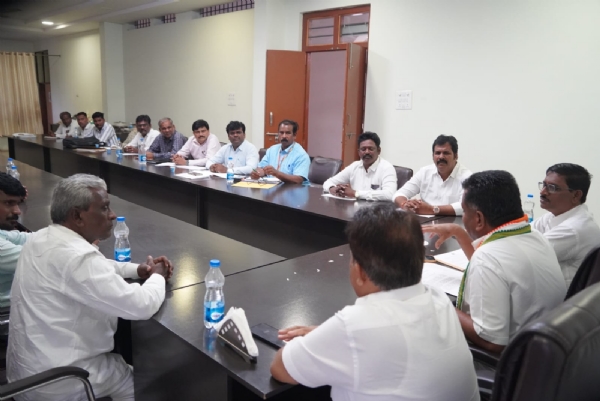 ಗ್ಯಾರಂಟಿ ಸಮಿತಿಗಳ ರಚನೆಗೆ 15 ದಿನಗಳ ಗಡುವು: ಪಿ.ಟಿ. ಪರಮೇಶ್ವರ ನಾಯ್ಕ ಸೂಚನೆ ಗ್ಯಾರಂಟಿ ಸಮಿತಿಗಳ ರಚನೆಗೆ 15 ದಿನಗಳ ಗಡುವು: ಪಿ.ಟಿ. ಪರಮೇಶ್ವರ ನಾಯ್ಕ ಸೂಚನೆ