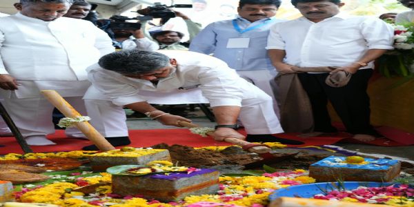ಮಲ್ಟಿಸ್ಪೆಷಾಲಿಟಿ ಆಸ್ಪತ್ರೆ ನಿರ್ಮಾಣ ಕಾಮಗಾರಿಗೆ ಸಿಎಂ ಶಂಕುಸ್ಥಾಪನೆ