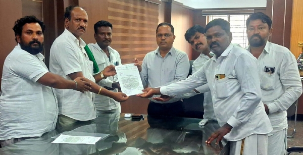 ತುಂಗಭದ್ರ ನೀರಾವರಿ ಸಲಹಾ ಸಮಿತಿ ಸಭೆಯನ್ನು ತುರ್ತಾಗಿ ನಡೆಸಿ, ಬೆಳೆಗಳನ್ನು ಸಂರಕ್ಷಿಸಲು ಆಗ್ರಹ ತುಂಗಭದ್ರ ನೀರಾವರಿ ಸಲಹಾ ಸಮಿತಿ ಸಭೆಯನ್ನು ತುರ್ತಾಗಿ ನಡೆಸಿ, ಬೆಳೆಗಳನ್ನು ಸಂರಕ್ಷಿಸಲು ಆಗ್ರಹ