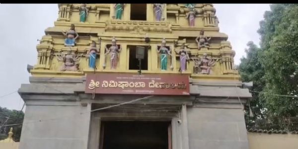 ನಿಮಿಷಾಂಭ ದೇಗುಲದಲ್ಲಿ ವಿಭೂತಿ ವಿವಾದ: ಭಕ್ತನಿಂದ ಧರಣಿ