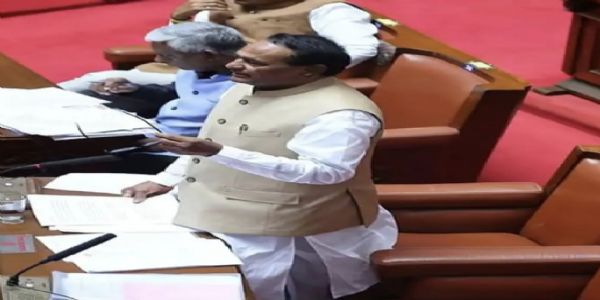 ಗೃಹಲಕ್ಷ್ಮಿ ಗ್ಯಾರಂಟಿಯನ್ನು ಒಂದು ವರ್ಷ ನಿಲ್ಲಿಸಿ: ರಾಜ್ಯ ಸರ್ಕಾರಕ್ಕೆ ಕಾಂಗ್ರೆಸ್ ಎಂಎಲ್ಸಿ ದಿನೇಶ್ ಗೂಳಿಗೌಡ ಆಗ್ರಹ