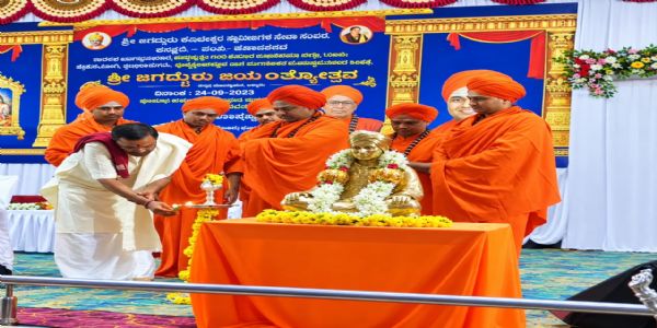 ಅಹಂಕಾರವನ್ನು ತ್ಯಜಿಸಿ ಜ್ಞಾನದತ್ತ ಸಾಗುವುದೇ ಪರಿವರ್ತನೆ : ಜಗದ್ಗುರು ಕೊಟ್ಟೂರು ಬಸವಲಿಂಗ ಮಹಾಸ್ವಾಮಿಗಳು