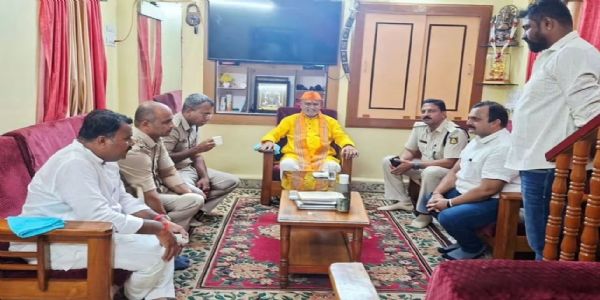 ಮಾಧವಿಲತಾಗೆ ನಿರ್ಬಂಧ: ಬಾಗಲಕೋಟೆಯಲ್ಲಿ ದಿಢೀರ್ ಪ್ರತ್ಯಕ್ಷರಾದ ಪ್ರಮೋದ ಮುತಾಲಿಕ್