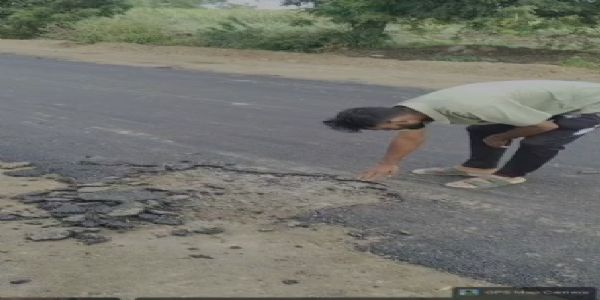 ಕಲಬುರಗಿಯಲ್ಲಿ ಕಳಪೆ ರಸ್ತೆ ಕಾಮಗಾರಿ:ಗುತ್ತಿಗೆದಾರ ವಿರುದ್ಧ ಕ್ರಮಕ್ಕೆ ಆಗ್ರಹ