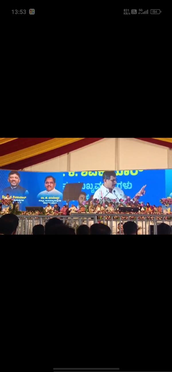 minister-hc-balakrishna-puts-forward-demands-of-civic-workers-before-cm-dk-shivakumar minister-hc-balakrishna-puts-forward-demands-of-civic-workers-before-cm-dk-shivakumar