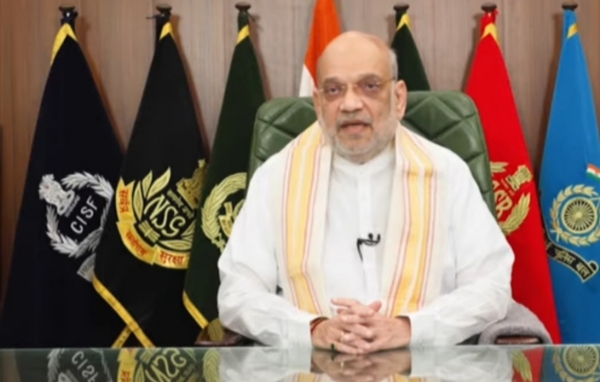 केन्द्रीय मंत्री अमित शाह संबोधित करते हुए।
