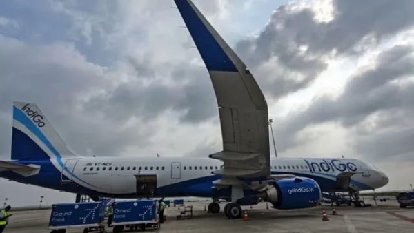 indigo-flight-wing-hits-runway-during-landing-at-kempegowda-airport-passengers-safe