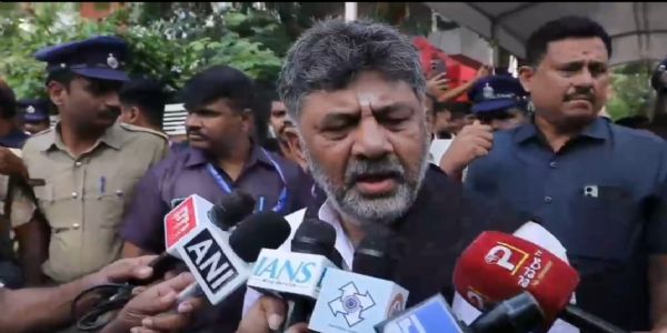 ರಾಜ್ಯ ಬಿಜೆಪಿ ನಾಯಕರಿಗೆ ಕೇಂದ್ರ ನಾಯಕರನ್ನು ಕೇಳುವ ಧೈರ್ಯವಿಲ್ಲ:ಡಿ.ಕೆ.ಶಿವಕುಮಾರ್
