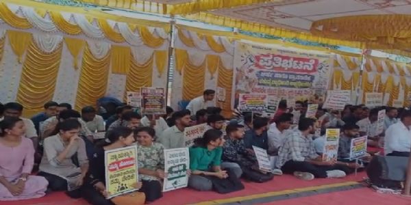 ಕೆಪಿಎಸ್ ಸಿ ಪಶುವೈದ್ಯಕೀಯ ಅಭ್ಯರ್ಥಿಗಳ ಪ್ರತಿಭಟನೆ