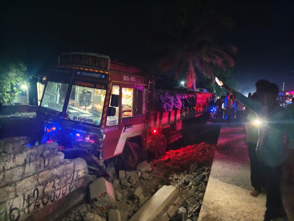Somasamudra - Lorry collision: Woman crossing road dies
