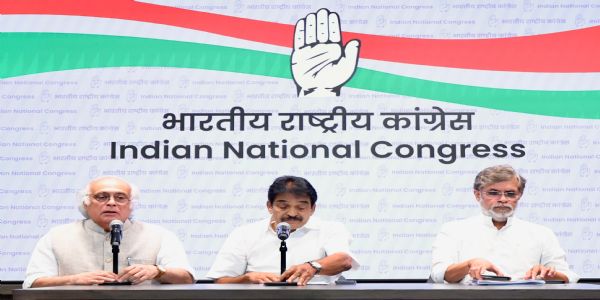 ಎಸ್ಐಆರ್ ಕುರಿತು ಕಾಂಗ್ರೆಸ್ ಪ್ರಶ್ನೆ: ಜ್ಞಾನೇಶ್ ಕುಮಾರ್, ಪ್ರಧಾನಿ ಮೋದಿ ರಾಜೀನಾಮೆಗೆ ಆಗ್ರಹ