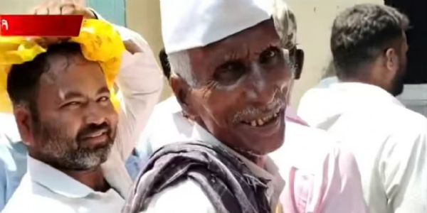 ಎಫ್ಐಡಿ ಮಾಡಿಸಿಕೊಳ್ಳಲು ಬಿಸಿಲಿನಲ್ಲಿ ಗಂಟೆಗಟ್ಟಲೆ ಕಾದ ರೈತರು; ಸರ್ವರ್ ಸಮಸ್ಯೆ ವಿರುದ್ಧ ಆಕ್ರೋಶ