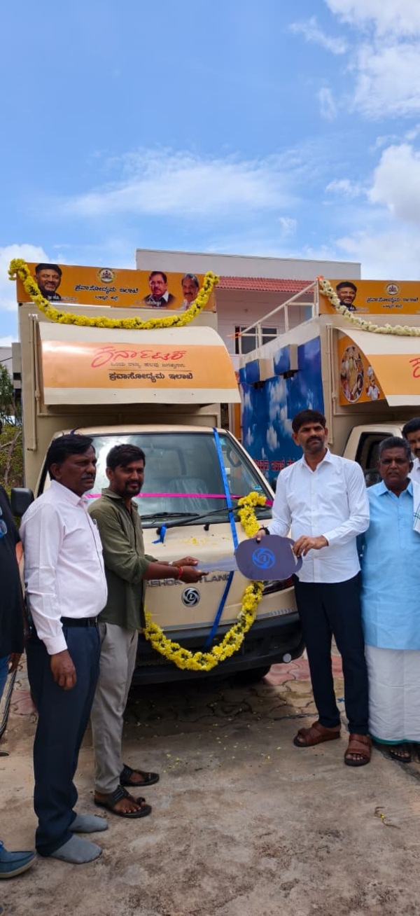 ಮೊಬೈಲ್ ಕ್ಯಾಂಟೀನ್ ಹಸ್ತಾಂತರಿಸಿದ ಶಾಸಕ ಜೆ.ಎನ್.ಗಣೇಶ್
