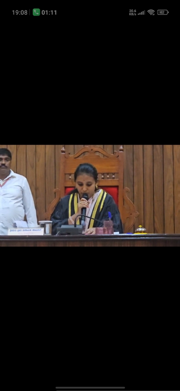 belagavi-municipal-corporation-officials-protest-over-insult-to-woman-officer belagavi-municipal-corporation-officials-protest-over-insult-to-woman-officer