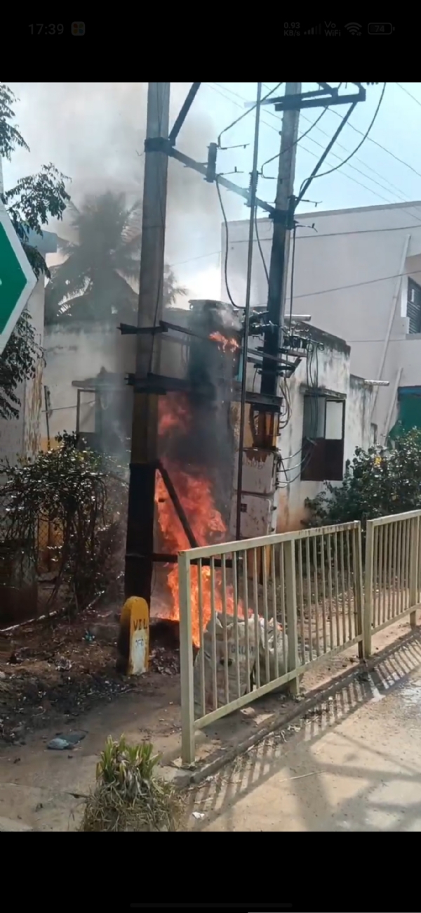 mandya-kr-pet-transformer-explodes-due-to-intense-heat-in-akkih-ebbalhu