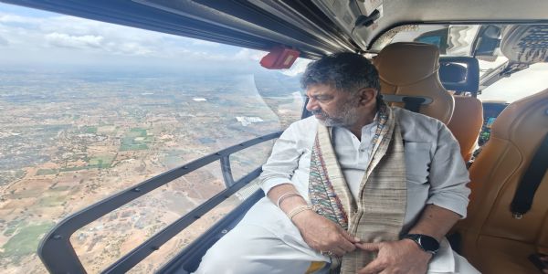 ಬರಪೀಡಿತ ಪ್ರದೇಶಗಳ ವೈಮಾನಿಕ ಸಮೀಕ್ಷೆ ನಡೆಸಿದ ಸಿಎಂ ಡಿ.ಕೆ.ಶಿವಕುಮಾರ್