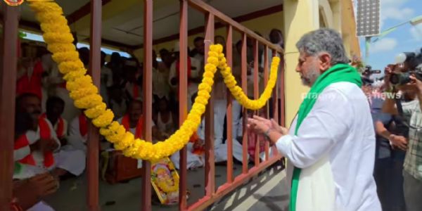 ಭಜನಾ ಕಾರ್ಯಕ್ರಮ ವೀಕ್ಷಿಸಿ ಚಪ್ಪಾಳೆ ತಟ್ಟಿದ ಸಿಎಂ