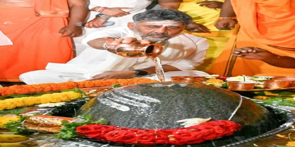 ಕೂಡಲಸಂಗಮದ ಸಂಗಮೇಶ್ವರನಿಗೆ ಸಿಎಂ ಡಿ.ಕೆ. ಶಿವಕುಮಾರ್ ವಿಶೇಷ ಪೂಜೆ