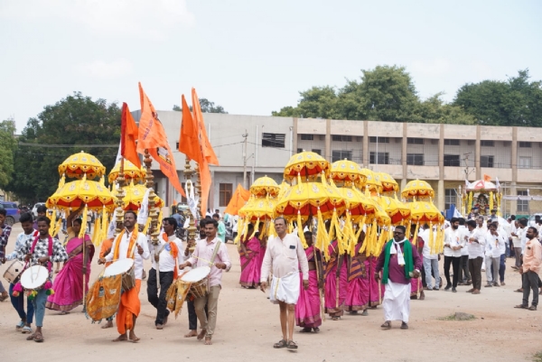 ಬಳ್ಳಾರಿ: ಗೊಲ್ಲರ ಸಮುದಾಯ ಭವನಕ್ಕೆ ರೂ.25 ಲಕ್ಷ ಅನುದಾನ: ಶಾಸಕ ನಾರಾ ಭರತ್ ರೆಡ್ಡಿ ಬಳ್ಳಾರಿ: ಗೊಲ್ಲರ ಸಮುದಾಯ ಭವನಕ್ಕೆ ರೂ.25 ಲಕ್ಷ ಅನುದಾನ: ಶಾಸಕ ನಾರಾ ಭರತ್ ರೆಡ್ಡಿ