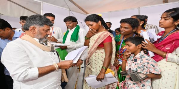 ಕೂಡ್ಲಿಗಿಯಲ್ಲಿ ಪ್ರಜಾಸೇವೆ ಕಾರ್ಯಕ್ರಮಕ್ಕೆ ಸಿಎಂ ಡಿ.ಕೆ. ಶಿವಕುಮಾರ್ ಚಾಲನೆ