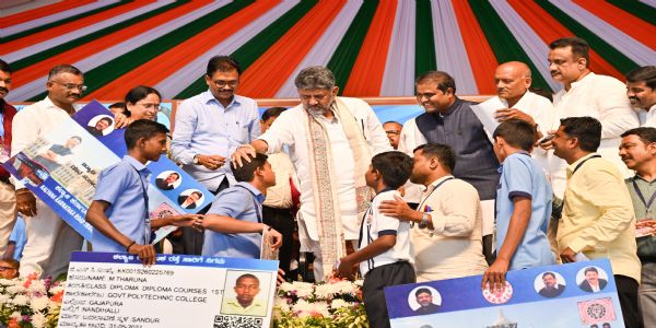 ಶಿಕ್ಷಕರಿಗೆ ವೃತ್ತಿ ಗೌರವದ ಬಿರುದು: ಮುಖ್ಯಮಂತ್ರಿ ಡಿ.ಕೆ. ಶಿವಕುಮಾರ್