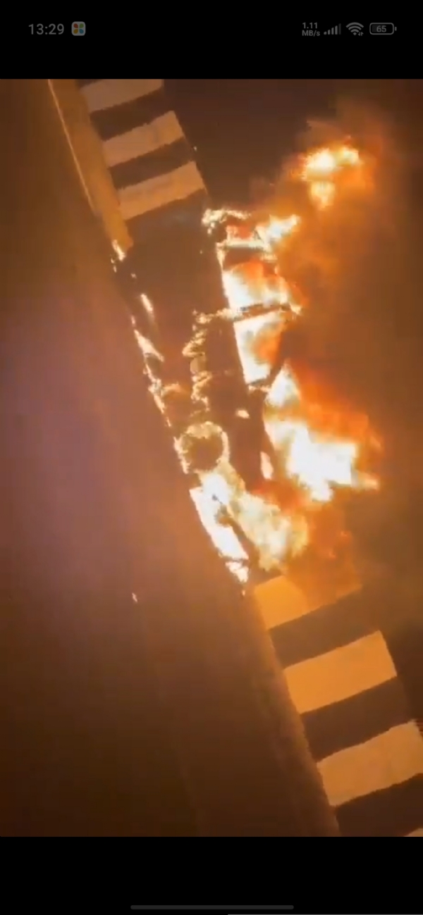 mysuru-bengaluru-expressway-car-fire mysuru-bengaluru-expressway-car-fire