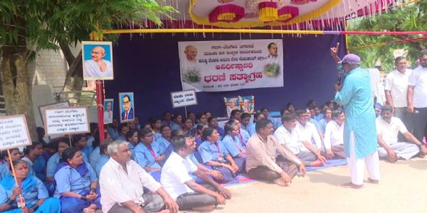 ನೇರ ನೇಮಕಾತಿಗೆ ಒತ್ತಾಯಿಸಿ ಪೌರಕಾರ್ಮಿಕರ ಅಹೋರಾತ್ರಿ ಹೋರಾಟ