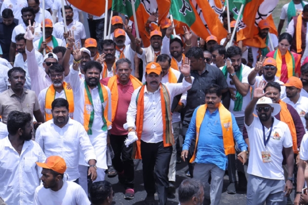 ಕಂಪ್ಲಿಯಲ್ಲಿ ಅಂಬೇಡ್ಕರ್ ಪ್ರತಿಮೆಗೆ ಮಾಲಾರ್ಪಣೆ; 20 ಕಿ.ಮೀ. ಹೆಜ್ಜೆ, ಹಳೇದರೋಜಿ 7ನೇ ದಿನದ ಪಾದಯಾತ್ರೆ ಸಮಾಪ್ತಿ