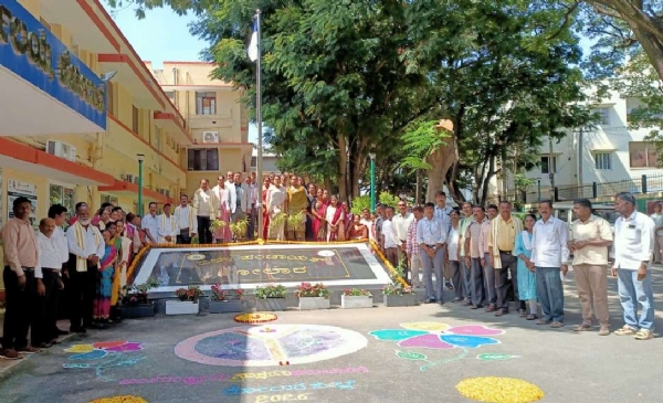 ಕೋಲಾರದಲ್ಲಿ ಮಂಗಳವಾರ ಜಿಲ್ಲಾ ಪಂಚಾಯಿತಿ ಆವರಣದಲ್ಲಿ ವಿಶ್ವ ಸಾಕ್ಷರತಾ ದಿನಾಚರಣೆ ಆಚರಿಸಲಾಯಿತು.