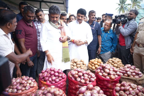 ಬೆಂಗಳೂರು ಎಪಿಎಂಸಿ ಮಾರುಕಟ್ಟೆಗೆ ಮುಖ್ಯಮಂತ್ರಿ ಭೇಟಿ