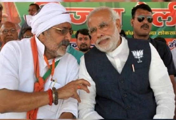 प्रधानमंत्री मोदी और केंद्रीय मंत्री गिरिराज सिंह (फाइल फोटो) प्रधानमंत्री मोदी और केंद्रीय मंत्री गिरिराज सिंह (फाइल फोटो)