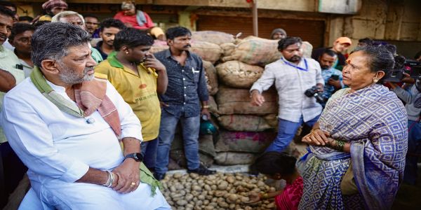ಯಶವಂತಪುರ ಎಪಿಎಂಸಿಗೆ ಸಿಎಂ ಡಿ.ಕೆ.ಶಿವಕುಮಾರ್ ಹಠಾತ್ ಭೇಟಿ