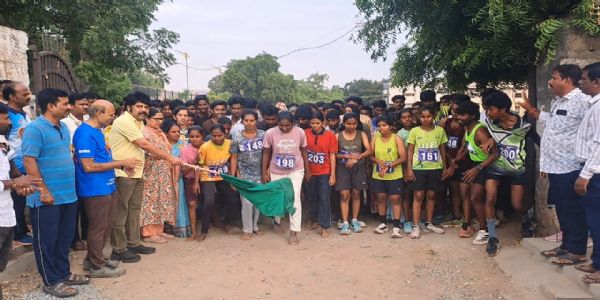 ಬಳ್ಳಾರಿ: ಎಚ್ಐವಿ ಜಾಗೃತಿ ಮ್ಯಾರಥಾನ್: 200ಕ್ಕೂ ಹೆಚ್ಚು ವಿದ್ಯಾರ್ಥಿಗಳಿಂದ ಓಟ