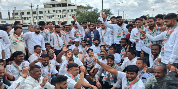 ರಾಹುಲ್ ಗಾಂಧಿ ವಿರುದ್ಧದ ಎಫ್ಐಆರ್ ಖಂಡಿಸಿ ಗದಗದಲ್ಲಿ ಕಾಂಗ್ರೆಸ್ ಪ್ರತಿಭಟನೆ