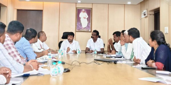 ಅಧಿಕಾರಿಗಳ ಸಭೆ ನಡೆಸಿದ ಡಿಸಿಸಿ ಬ್ಯಾಂಕ್ ಅಧ್ಯಕ್ಷ ; ಕೊತ್ತೂರು ಮಂಜುನಾಥ್