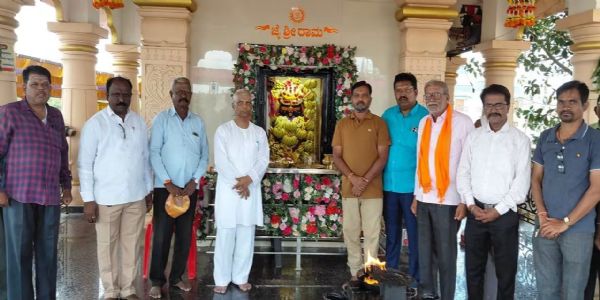 ಮುಚಖಂಡಿ ಪಂಚಮುಖಿ ಆಂಜನೇಯ ದೇವಸ್ಥಾನಕ್ಕೆ ಮಾಜಿ ಶಾಸಕ ವೀರಣ್ಣ ಚರಂತಿಮಠ ಭೇಟಿ
