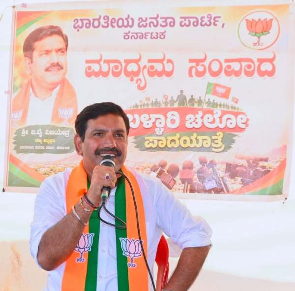 ಬಳ್ಳಾರಿ : ಮುನಿಸಿಪಲ್ ಮೈದಾನದಲ್ಲಿ ಸಮಾರೋಪ ; ಜಿಲ್ಲಾಡಳಿತ ಒಪ್ಪಿಗೆ ಬಳ್ಳಾರಿ : ಮುನಿಸಿಪಲ್ ಮೈದಾನದಲ್ಲಿ ಸಮಾರೋಪ ; ಜಿಲ್ಲಾಡಳಿತ ಒಪ್ಪಿಗೆ