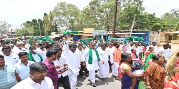 ಬರಪೀಡಿತ ತಾಲೂಕುಗಳ ಪಟ್ಟಿಗೆ ಮುದ್ದೇಬಿಹಾಳ–ತಾಳಿಕೋಟೆ ಸೇರ್ಪಡೆಗೆ ಆಗ್ರಹ: ಸಾವಿರಾರು ರೈತರ ಬೃಹತ್ ಮೆರವಣಿಗೆ